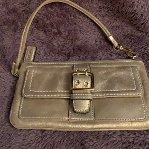 Coach leather gold wristlet - Picture 4 of 7